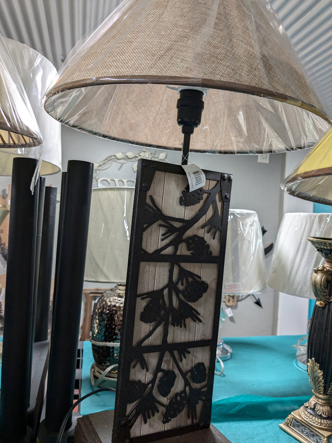 pine cone panels table lamp