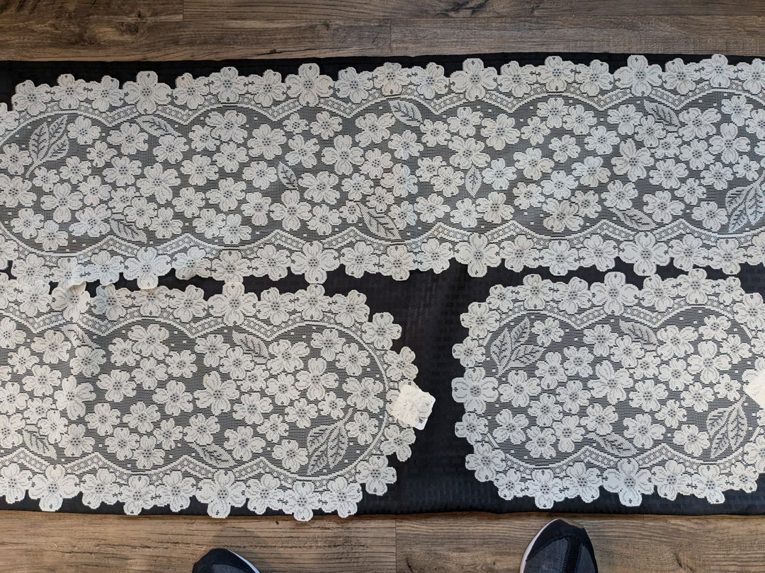 dogwood table runner - large