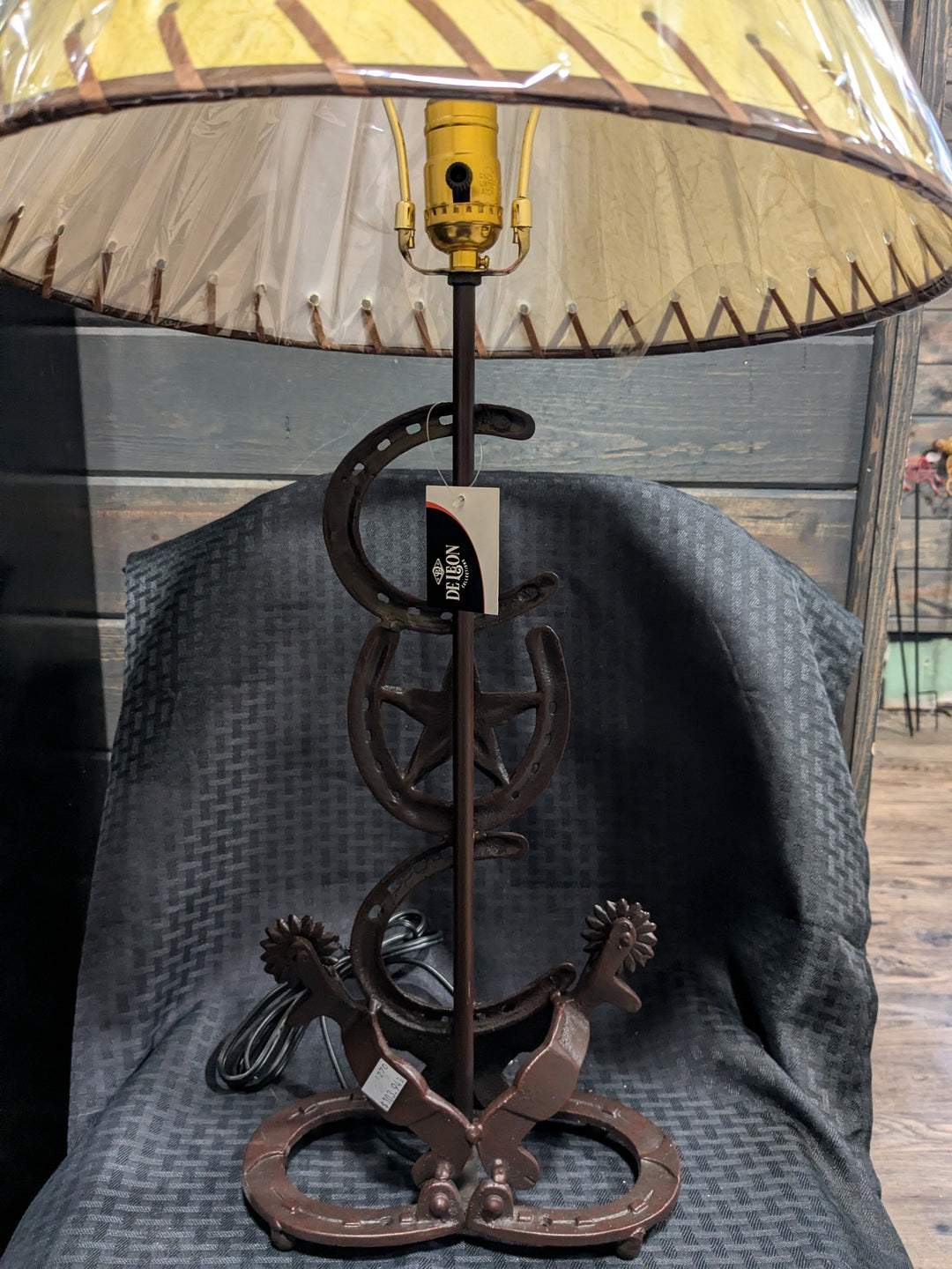 horse shoe star table lamp