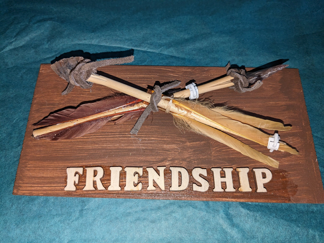 Arrows Crossed Friendship Display – a beautifully crafted decor piece featuring two crossed arrows symbolizing strength and connection, perfect for celebrating friendships and enhancing home decor.