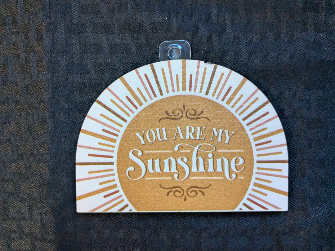 You Are My Sunshine' magnet – a cheerful decorative magnet featuring a heartwarming message, perfect for brightening up your refrigerator or any magnetic surface. Ideal as a gift or for adding a touch of positivity to your home.