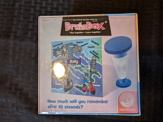 Brain Box H&G All Around the World – An educational game featuring 55 illustrated cards that enhance knowledge of global geography, cultures, and landmarks. Perfect for family game nights and classrooms, this fun memory game promotes learning about different countries and their unique features. Ideal for ages 8 and up, it's a great resource for home schooling and interactive learning experiences.